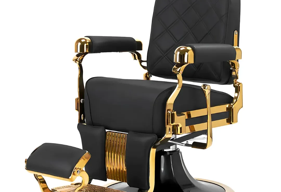 Fauteuil barbier noir et or au design raffiné, idéal pour un fauteuil salon de coiffure offrant confort et luxe.