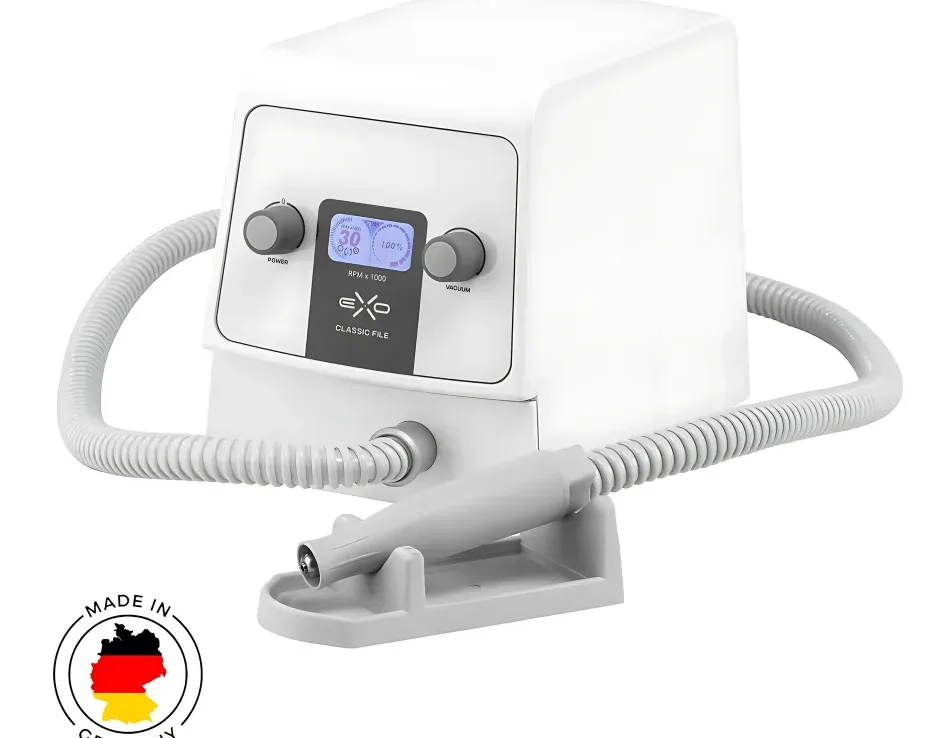 Vue d’ensemble de la ponceuse électrique ongle avec boîtier blanc et commandes digitales pour manucure hygiénique.